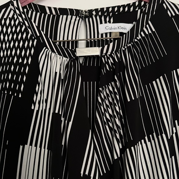 Calvin Klein top - Picture 2 of 3